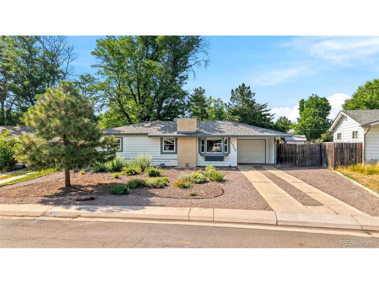 1330 S Ivanhoe Way — photo