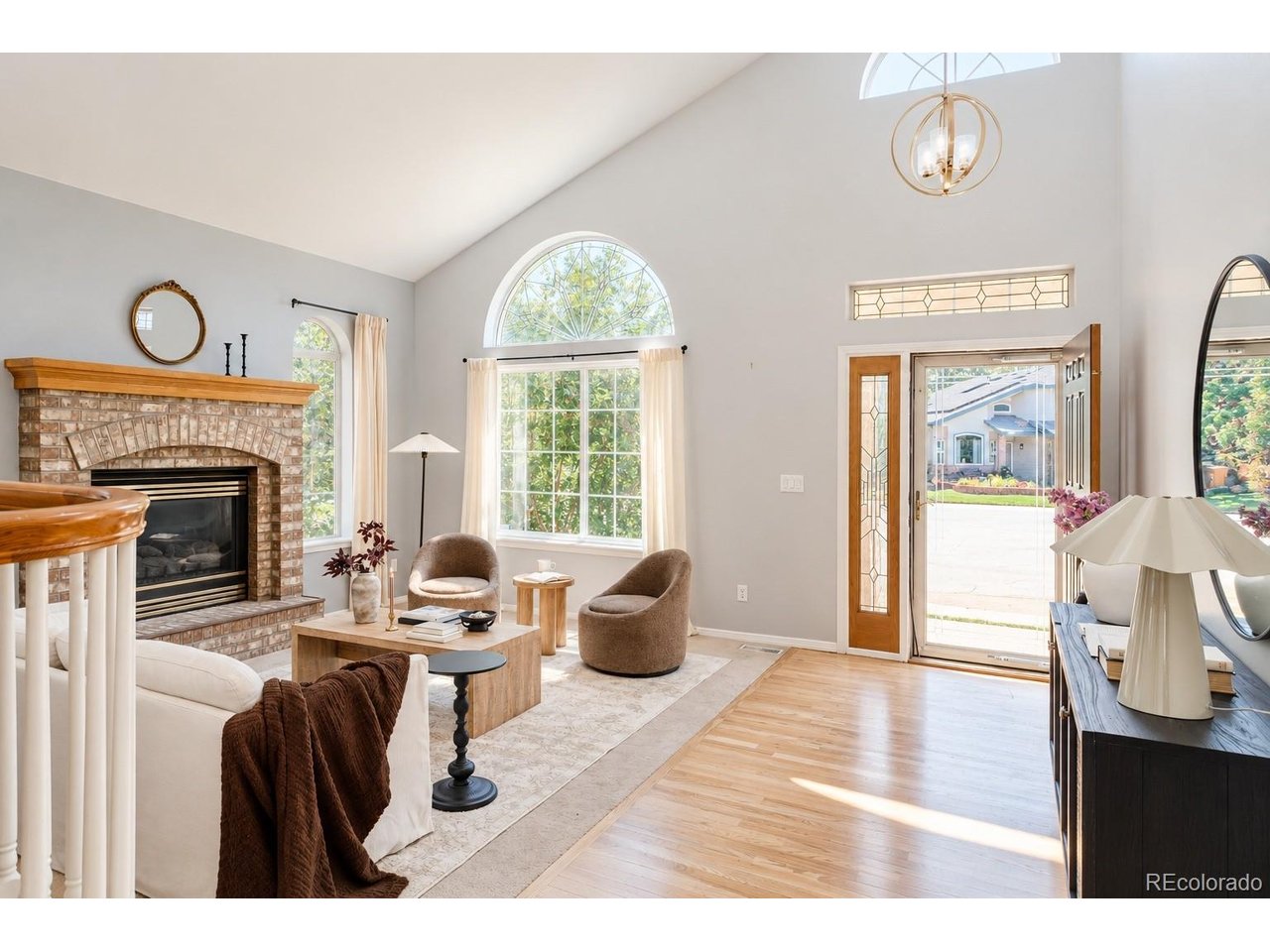 10011 Oak Leaf Way — photo