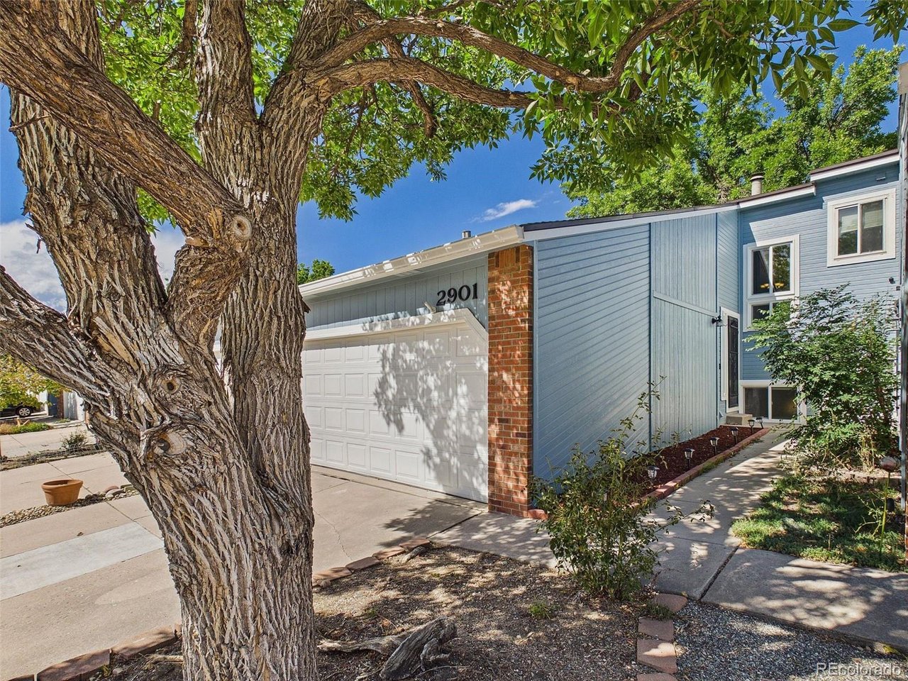 2901 W Davies Ave — photo