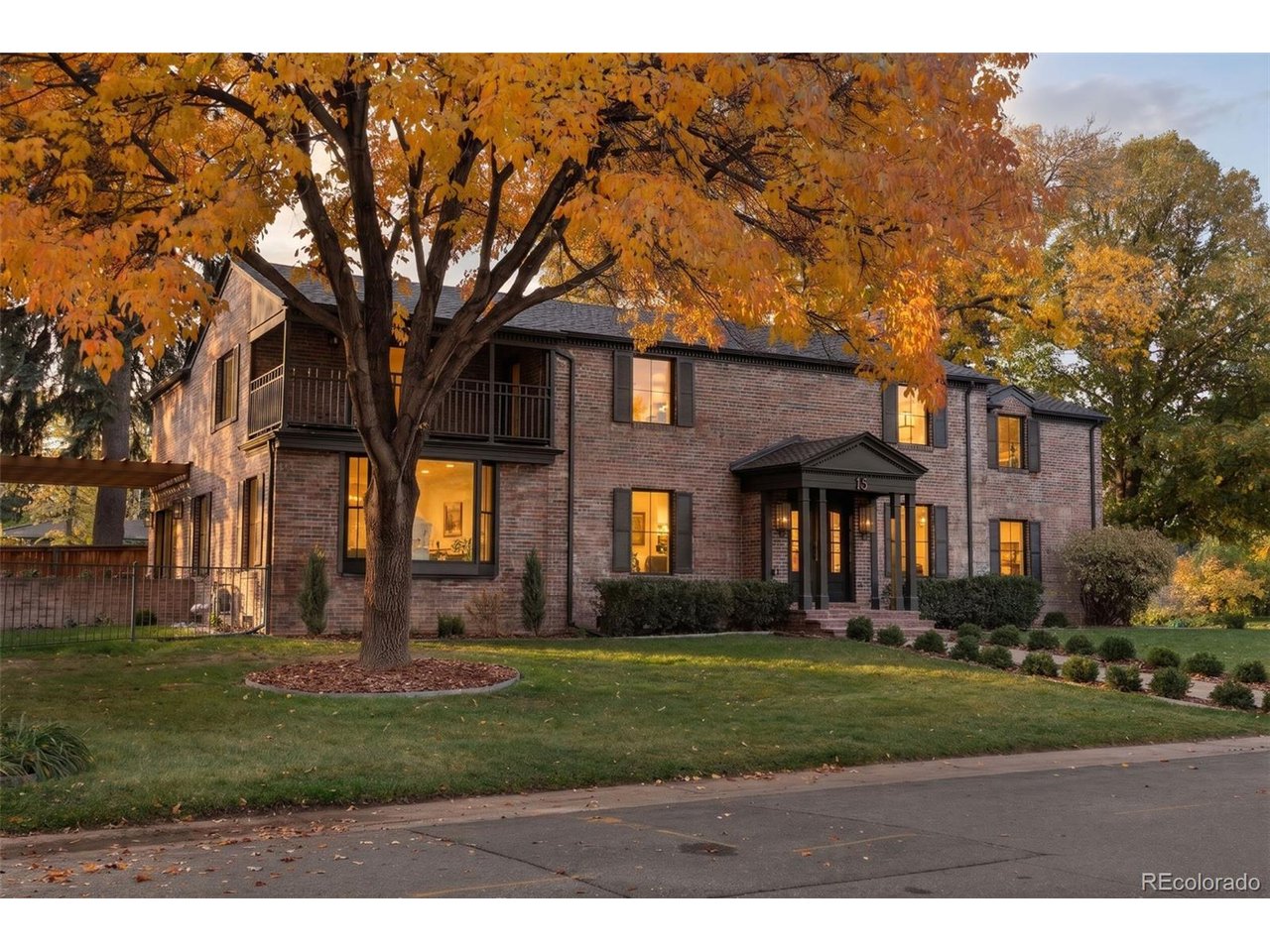 15 Crestmoor Dr — photo