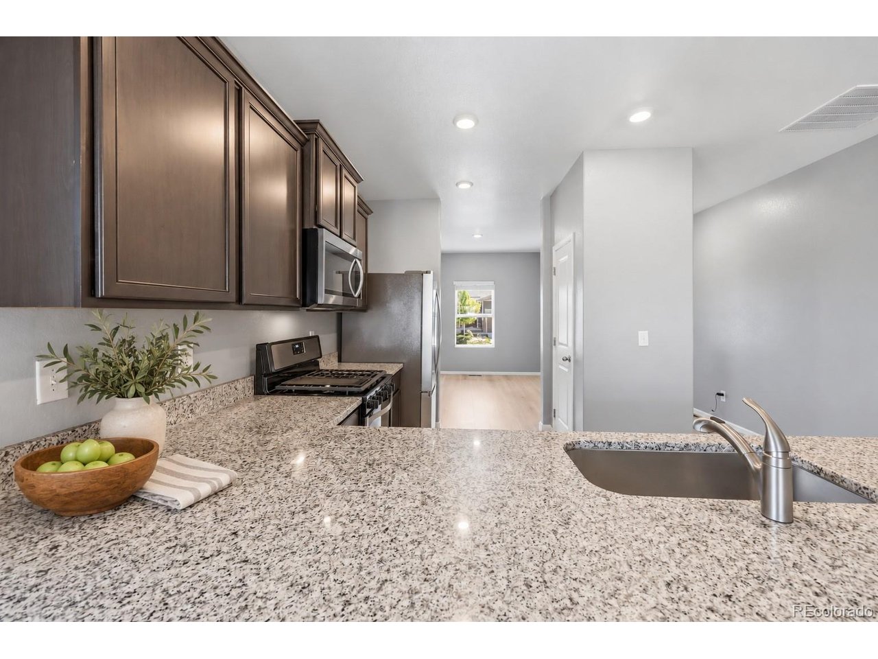 389 Maple St, Bennett, CO 80102 — photo 3
