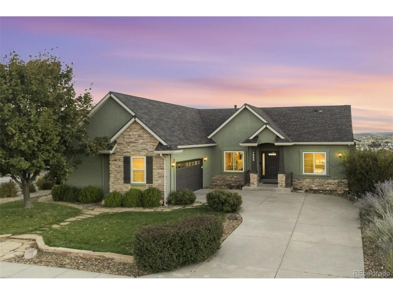 1055 Bayfield Dr — photo