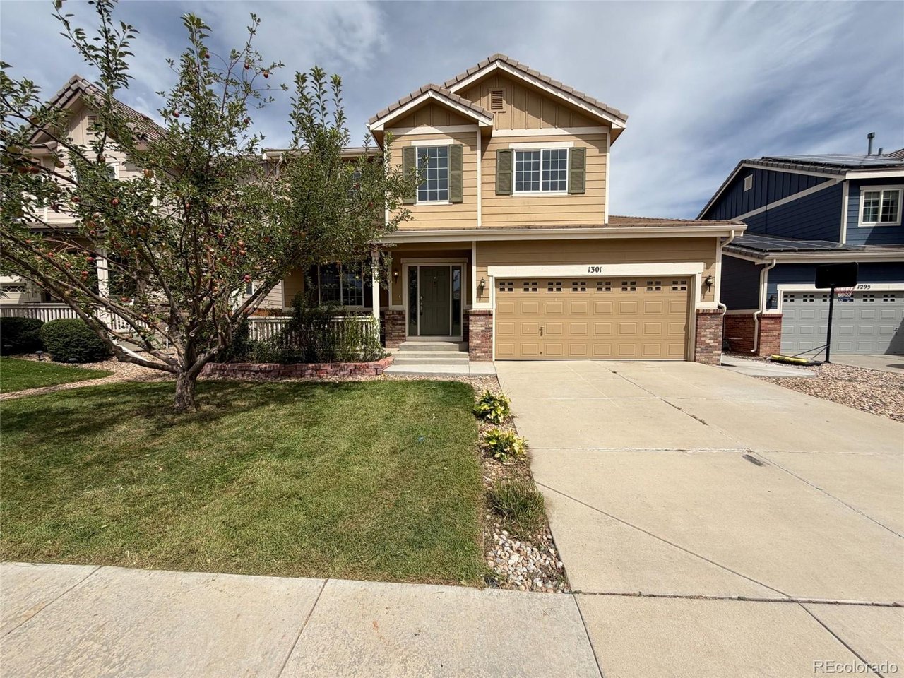 1301 Graham Cir — photo