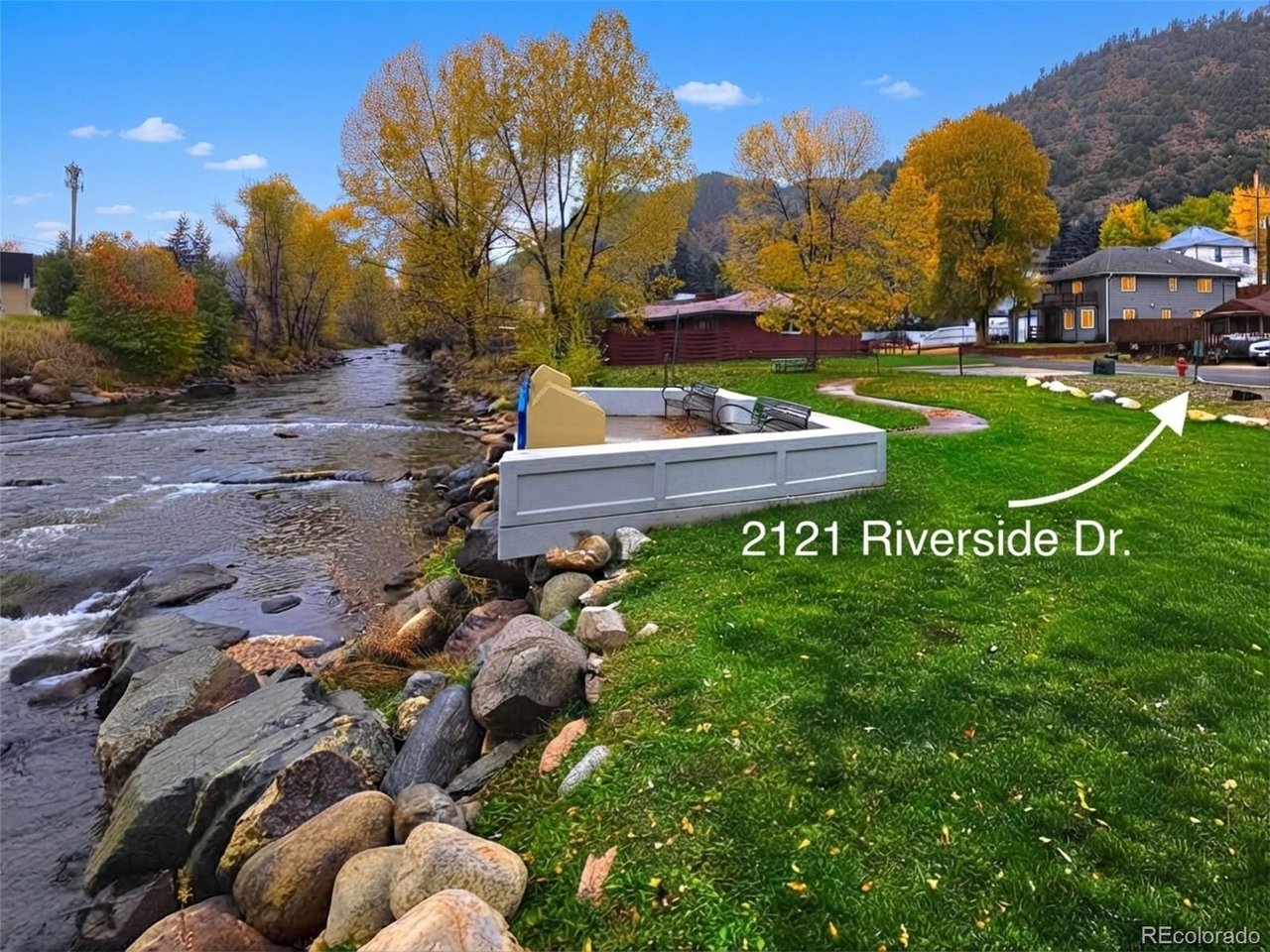 2121 Riverside Dr — photo