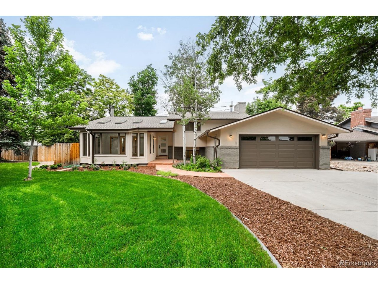 655 Cree Cir — photo