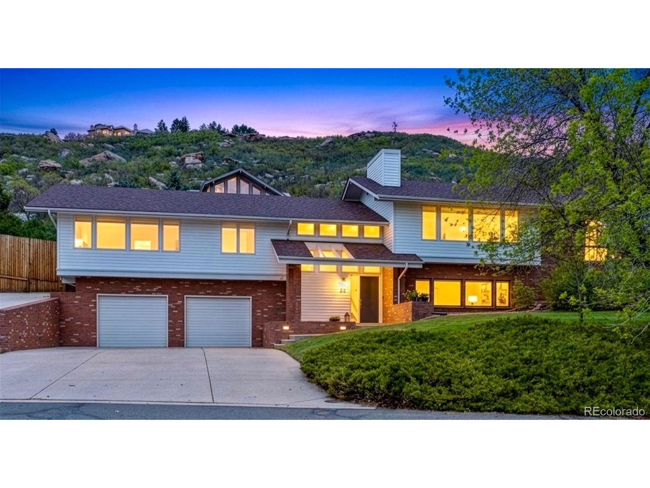 33 Oakridge Dr — photo