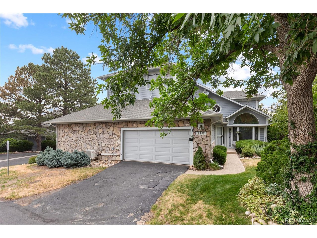 2212 Emerald Dr — photo