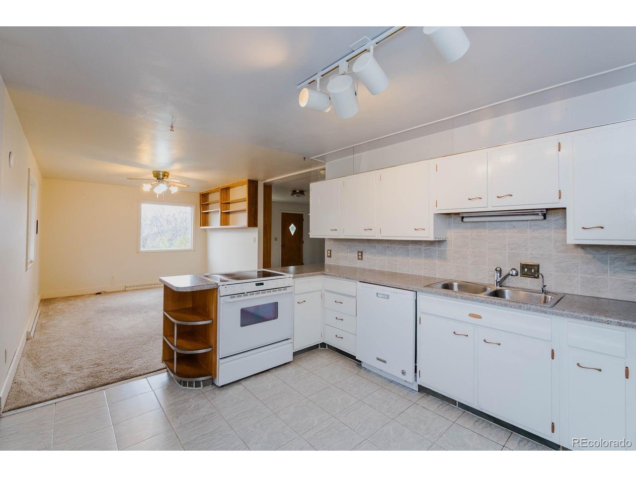 2 W Diamond Ave — photo