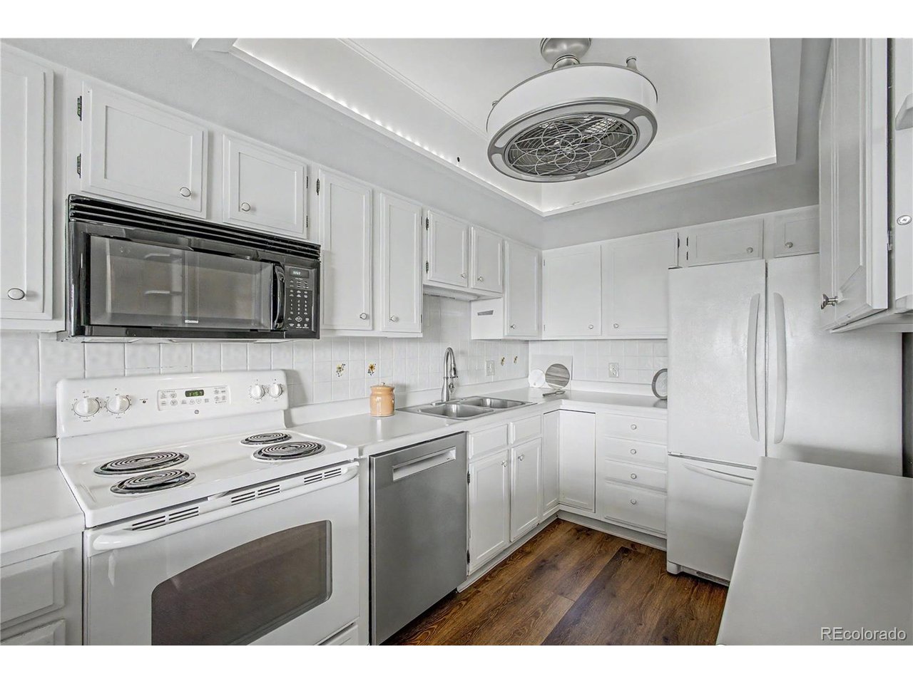 13800 E Marina Dr 510 — photo