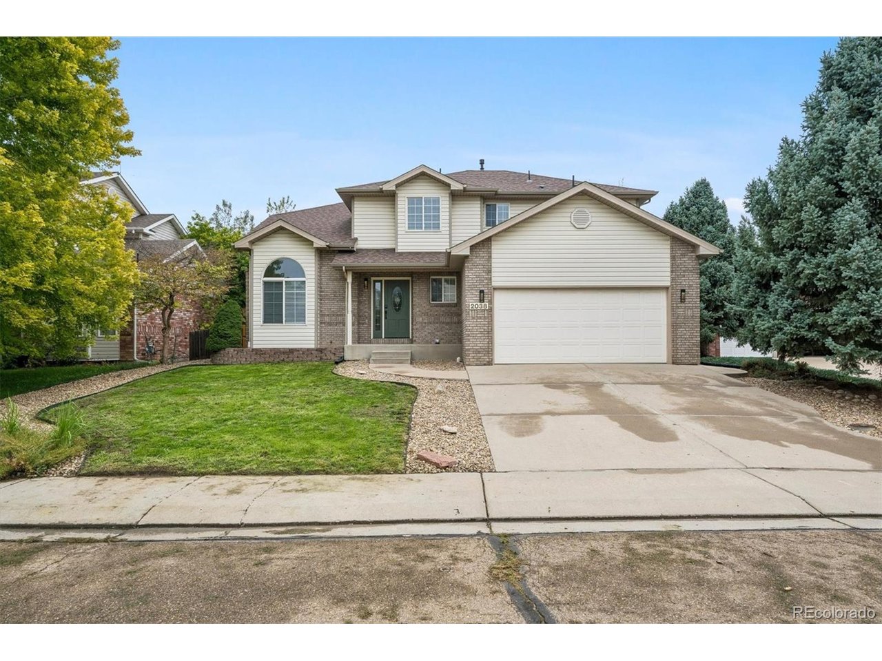 2038 Falcon Dr — photo