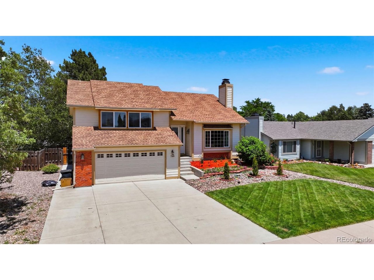 780 Bayfield Dr — photo