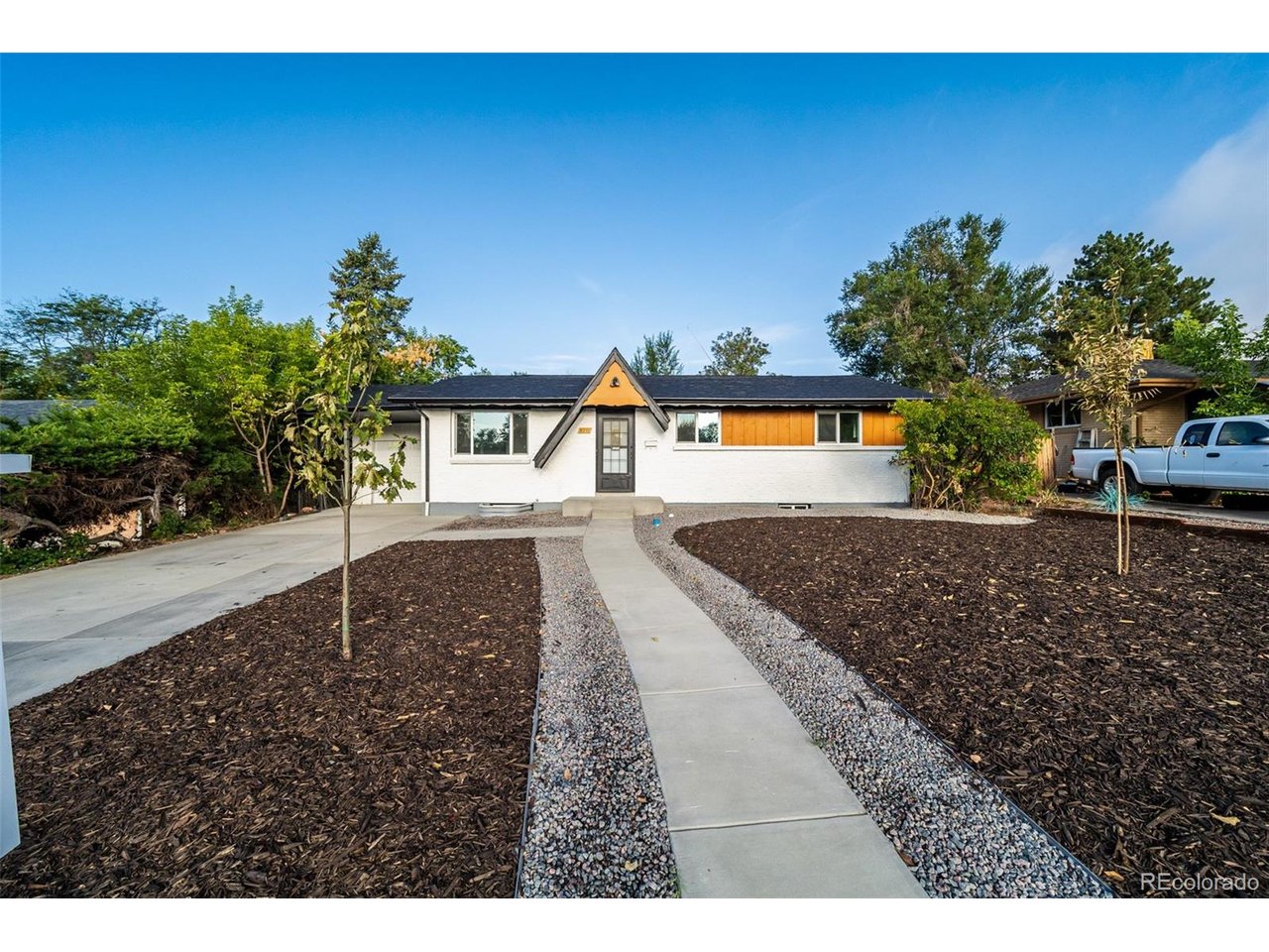 8711 Oakwood St — photo