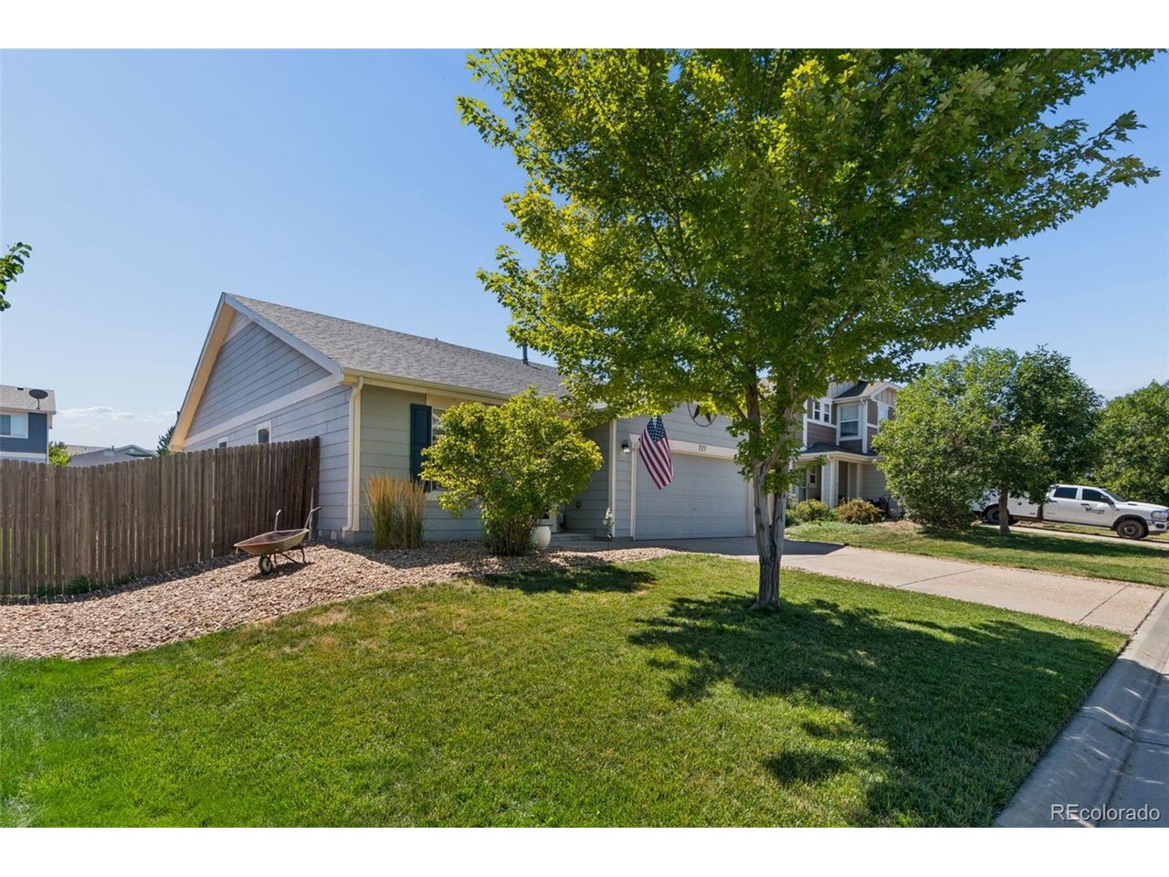 727 Willow Dr — photo