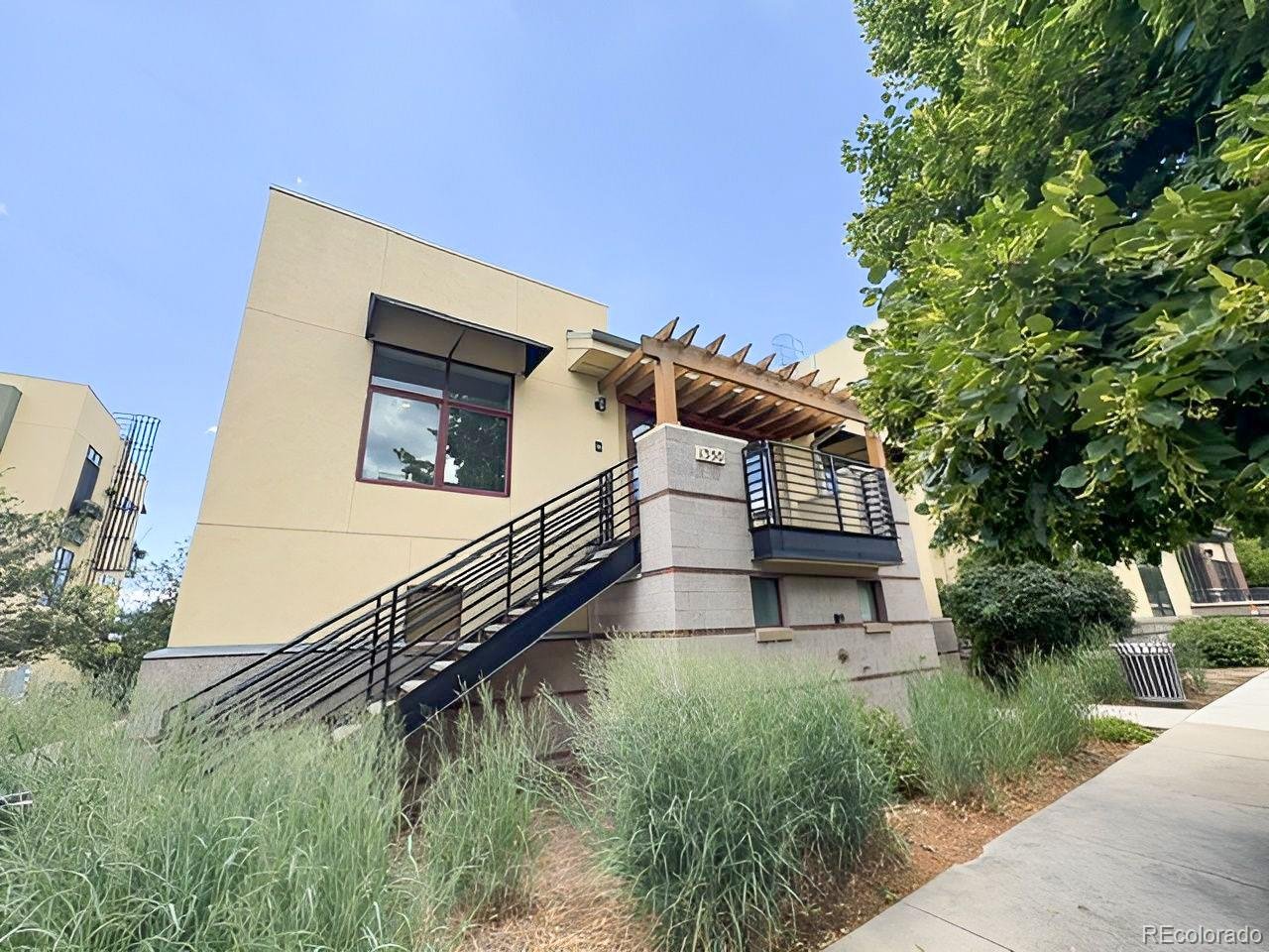 1350 Rosewood Ave — photo