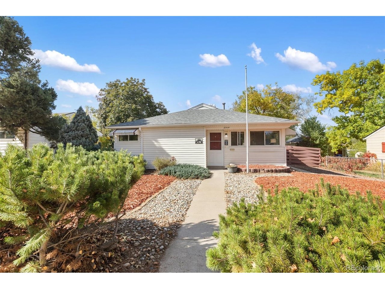 2304 Robin Dr — photo