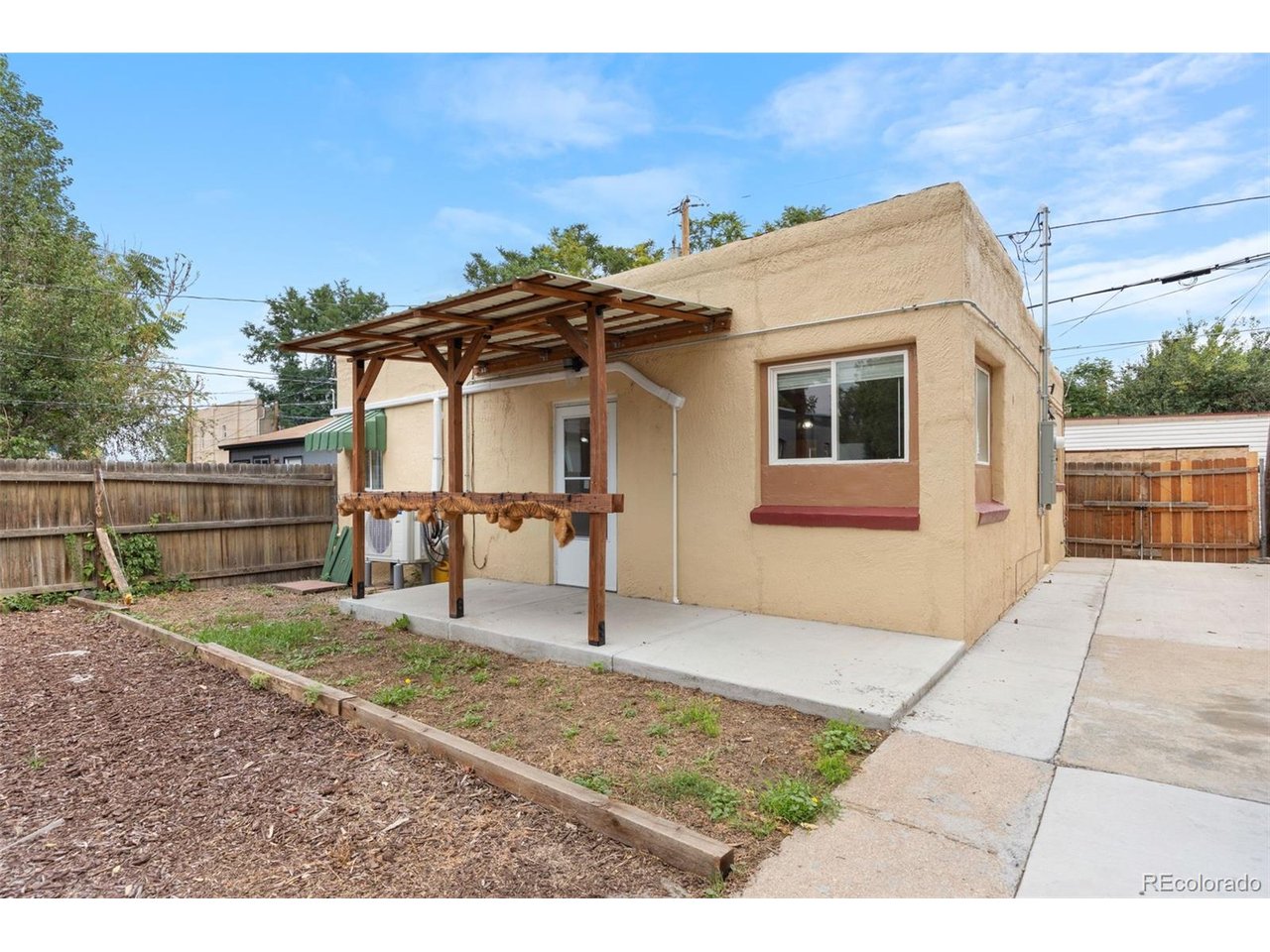 3126 N Race St — photo