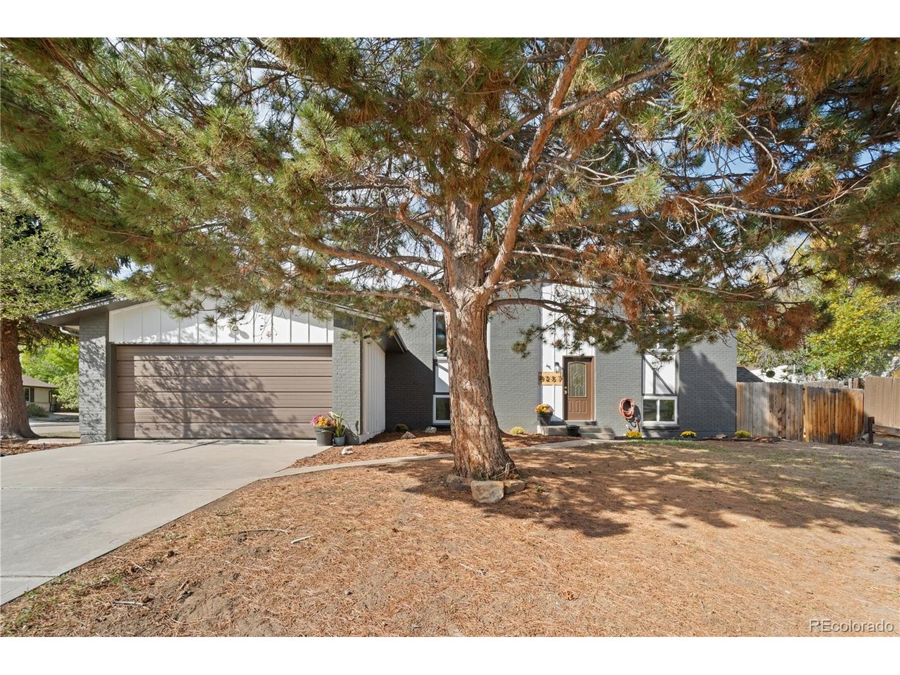 8257 Club Crest Dr — photo