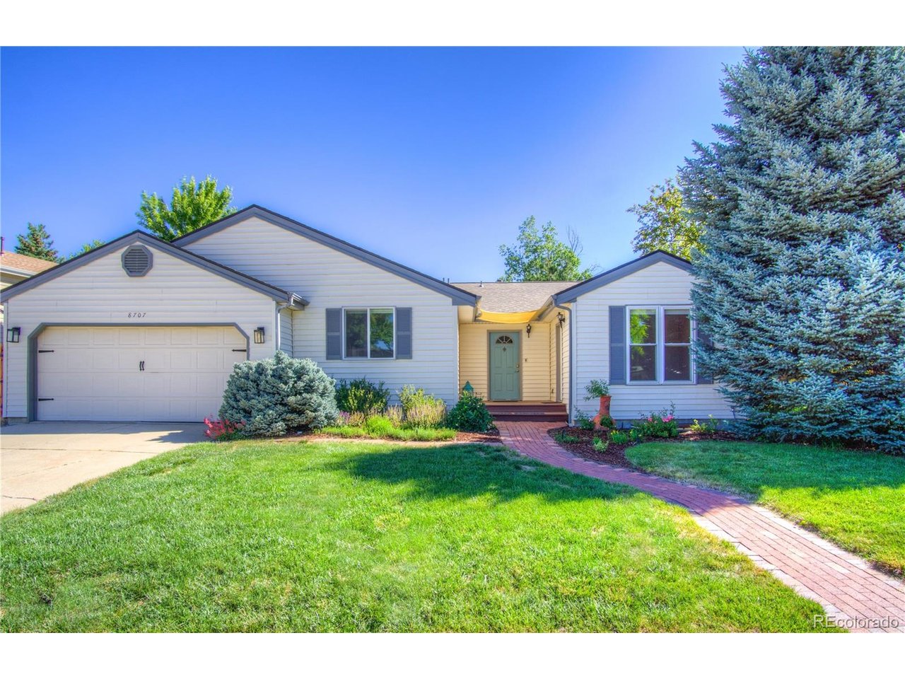 8707 W Glasgow Pl — photo