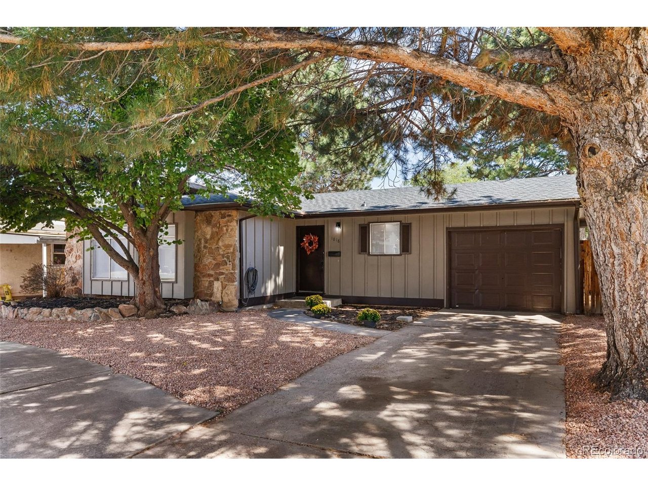 1818 Maplewood Dr — photo