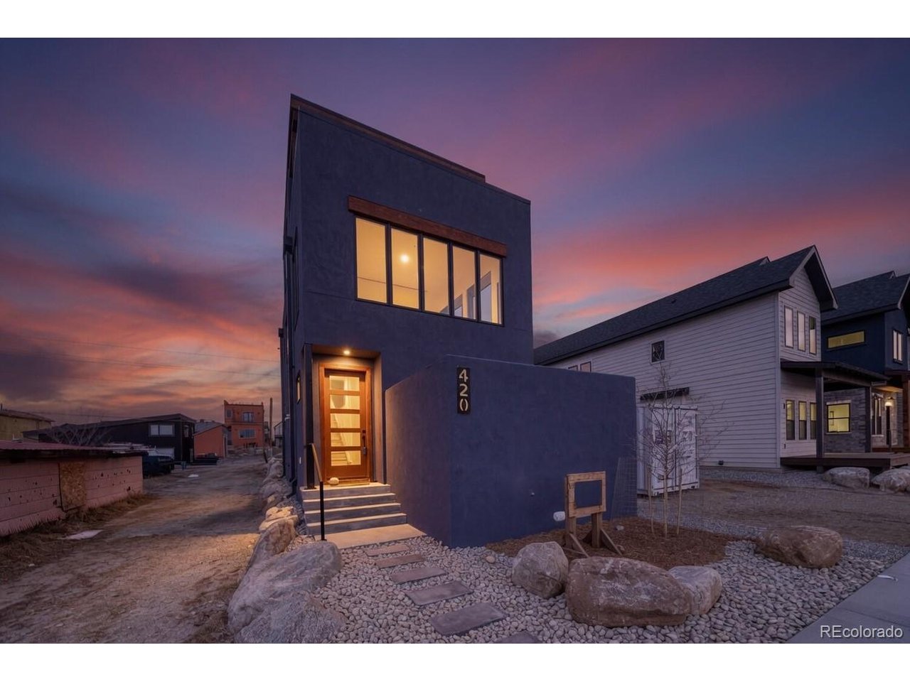 420 Pinon St — photo