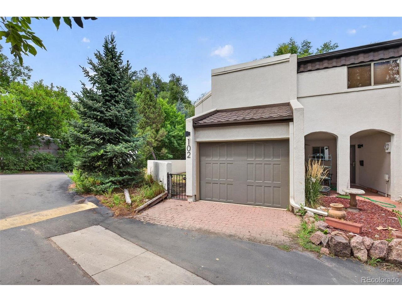 102 Creekside Ln — photo