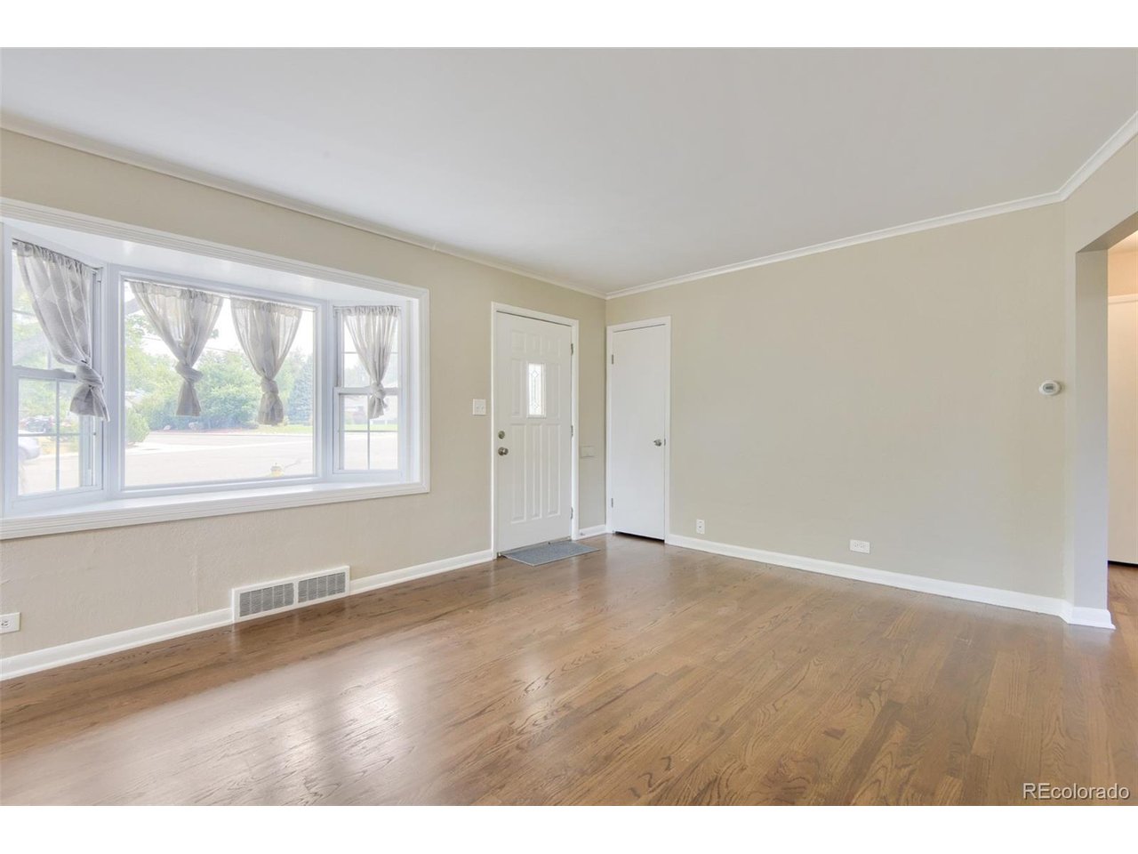 1704 W Crestline Ave — photo