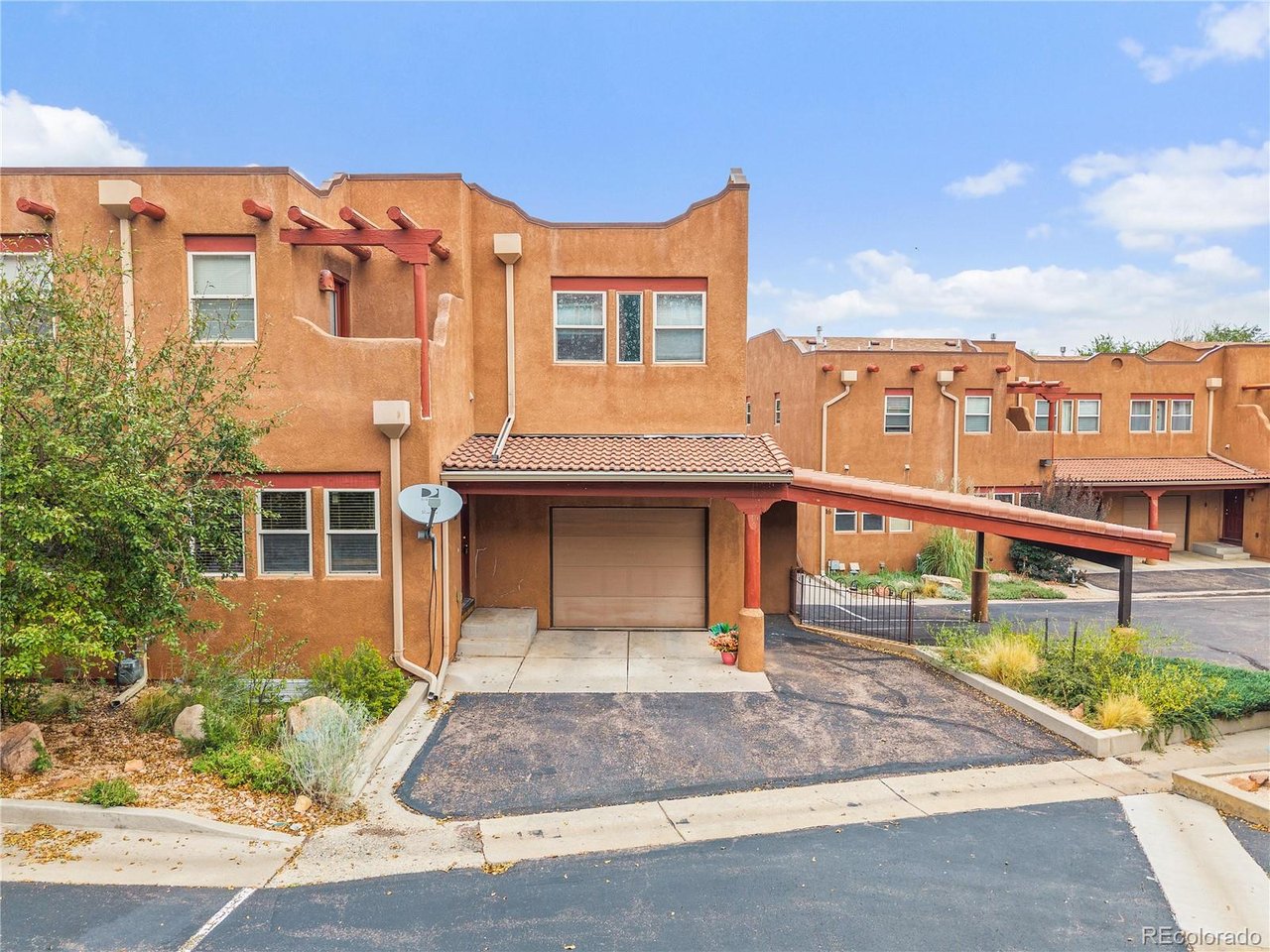 18 Taos Pl — photo