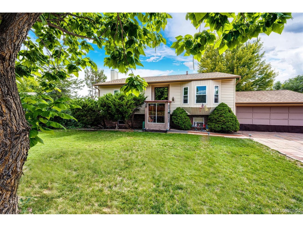 7740 W Meadow Dr — photo