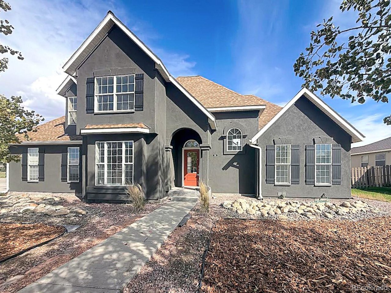916 Duke Dr — photo