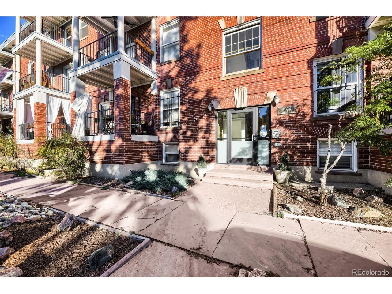 1374 N Ogden St Unit B — photo