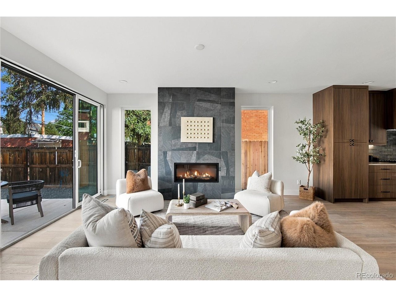 831 S Washington St — photo