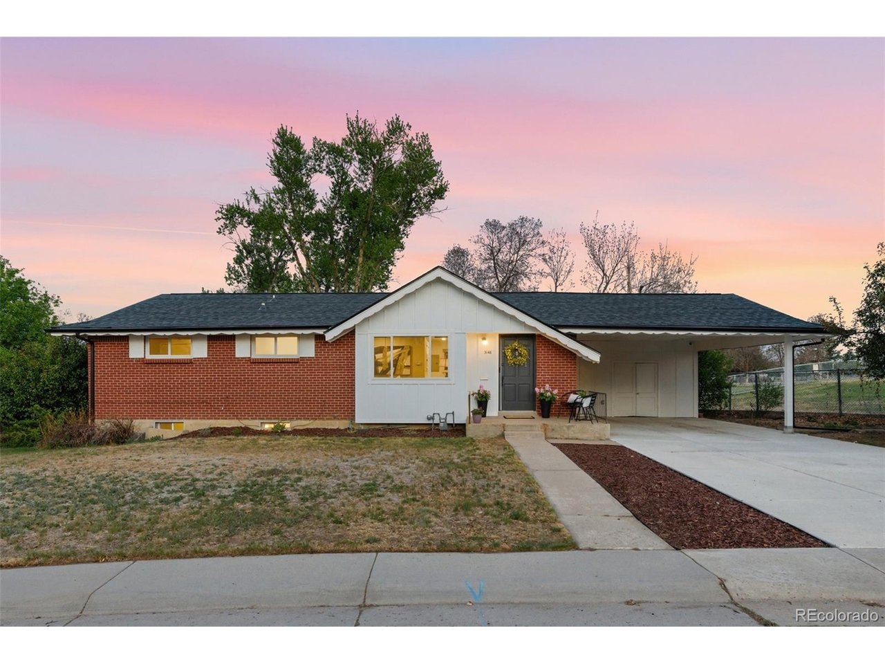 3148 E Maplewood Ave — photo