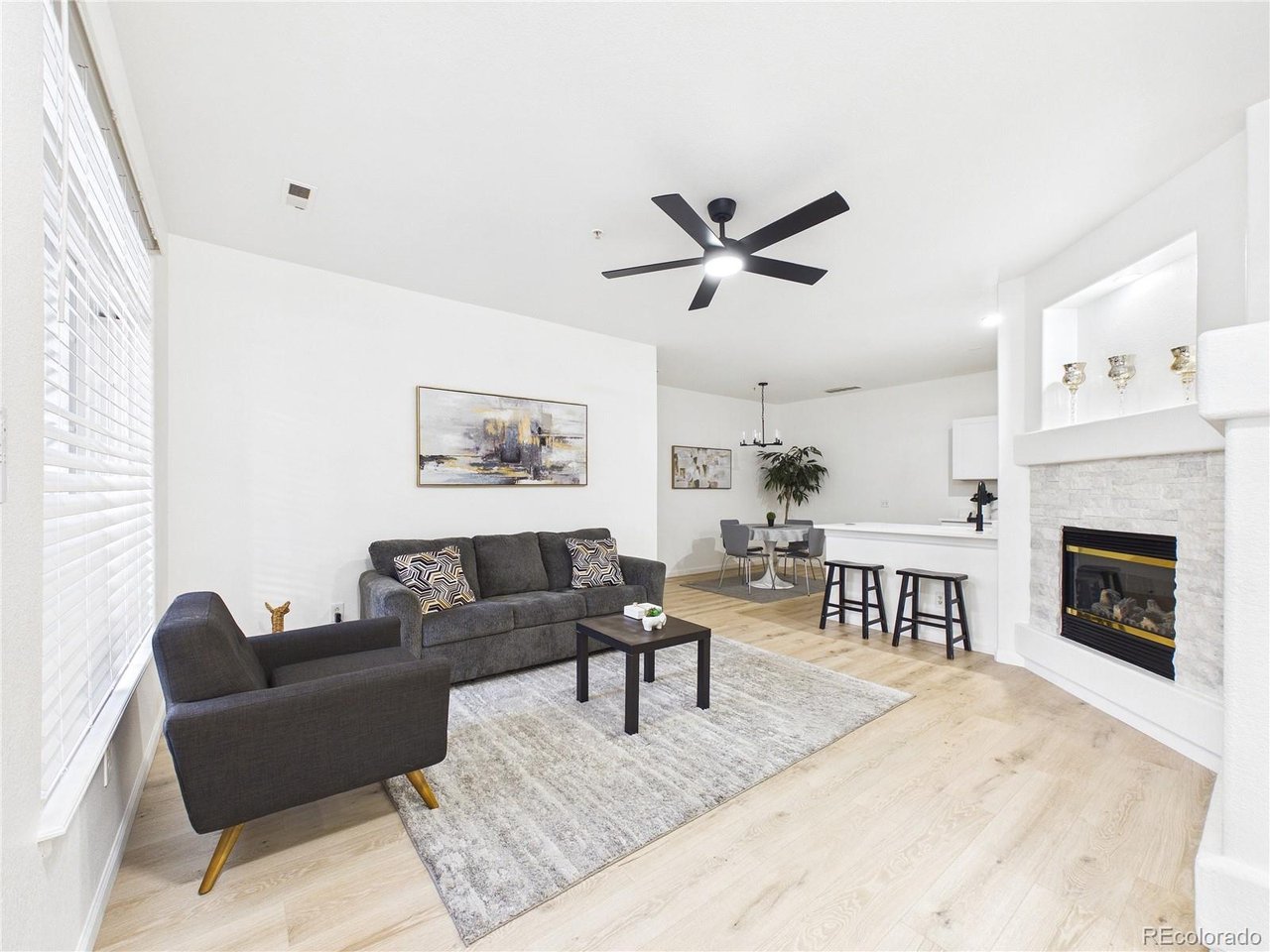 494 Black Feather Loop 106 — photo