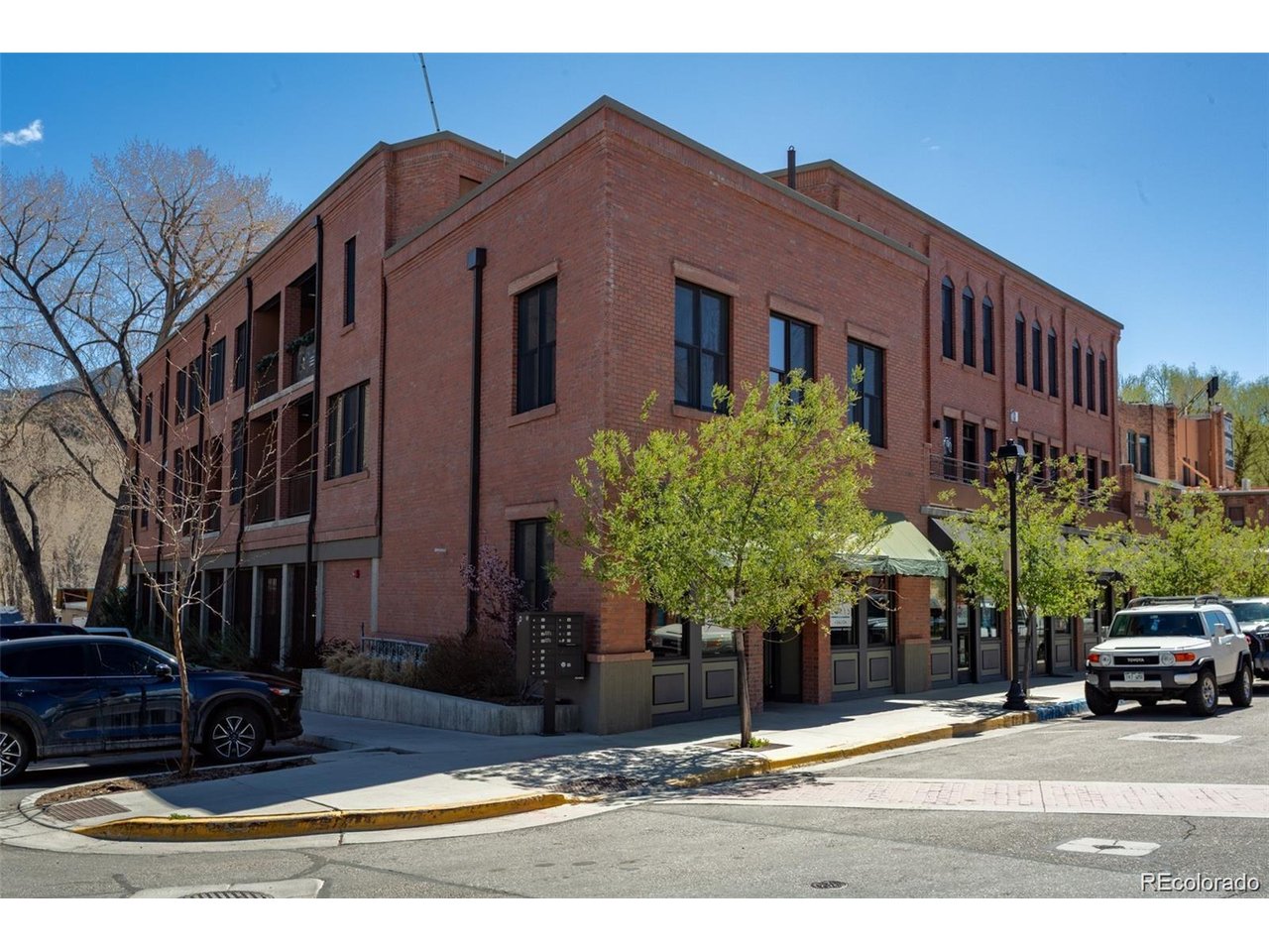 130 W Sackett Ave F — photo