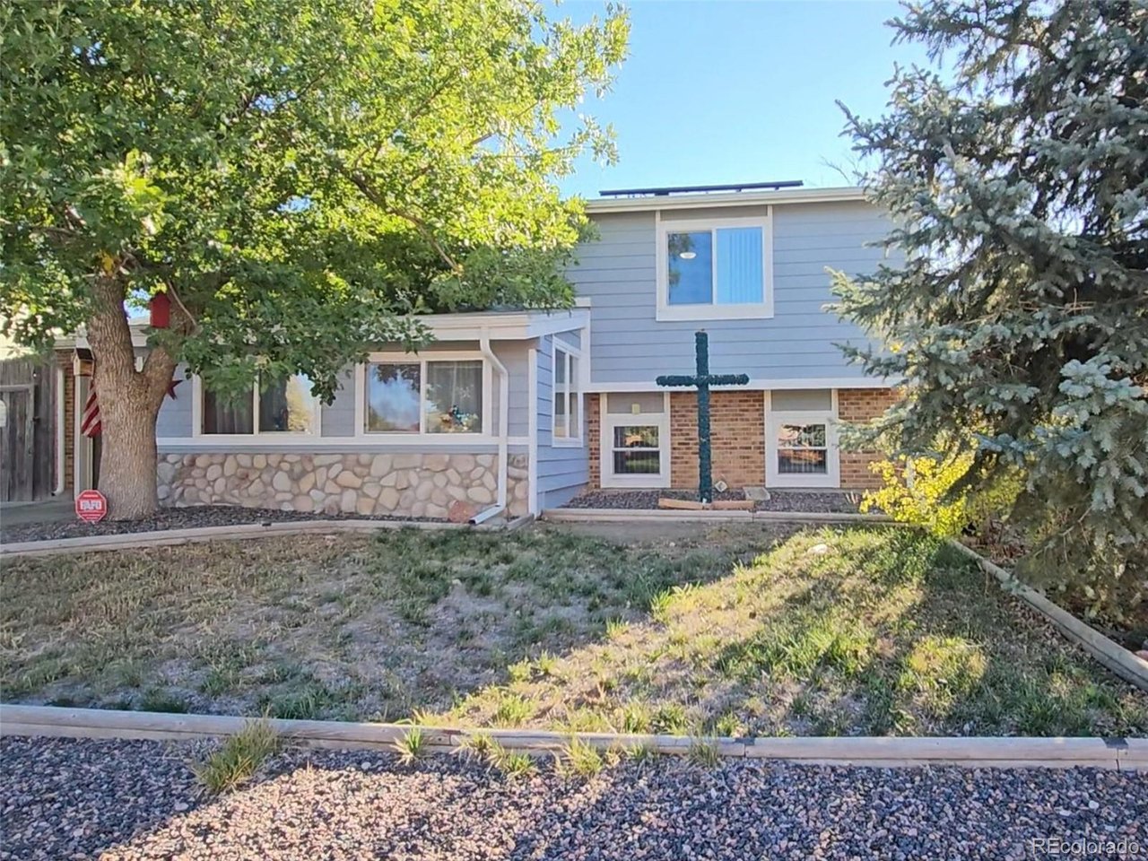232 Harrison Dr, Bennett, CO 80102 — photo 2