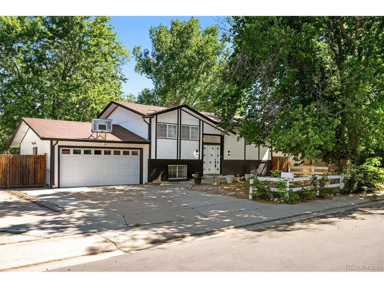 12147 E Hawaii Dr — photo