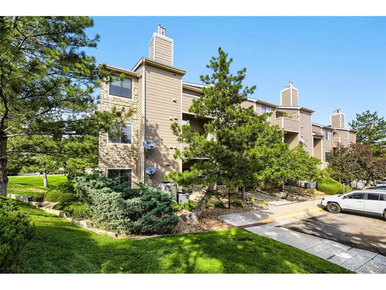 7498 S Alkire St 201 — photo