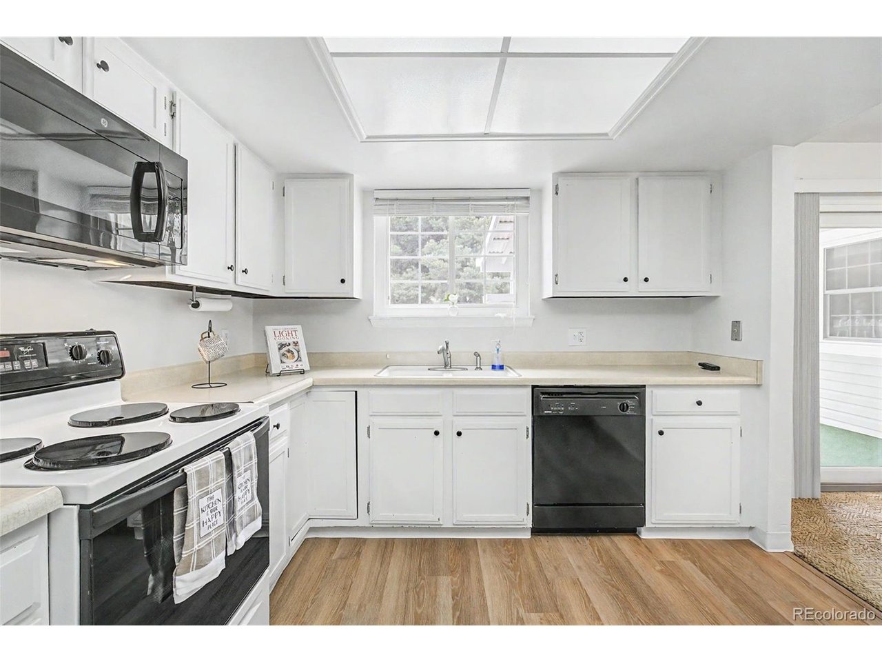 14233 E Marina Dr — photo