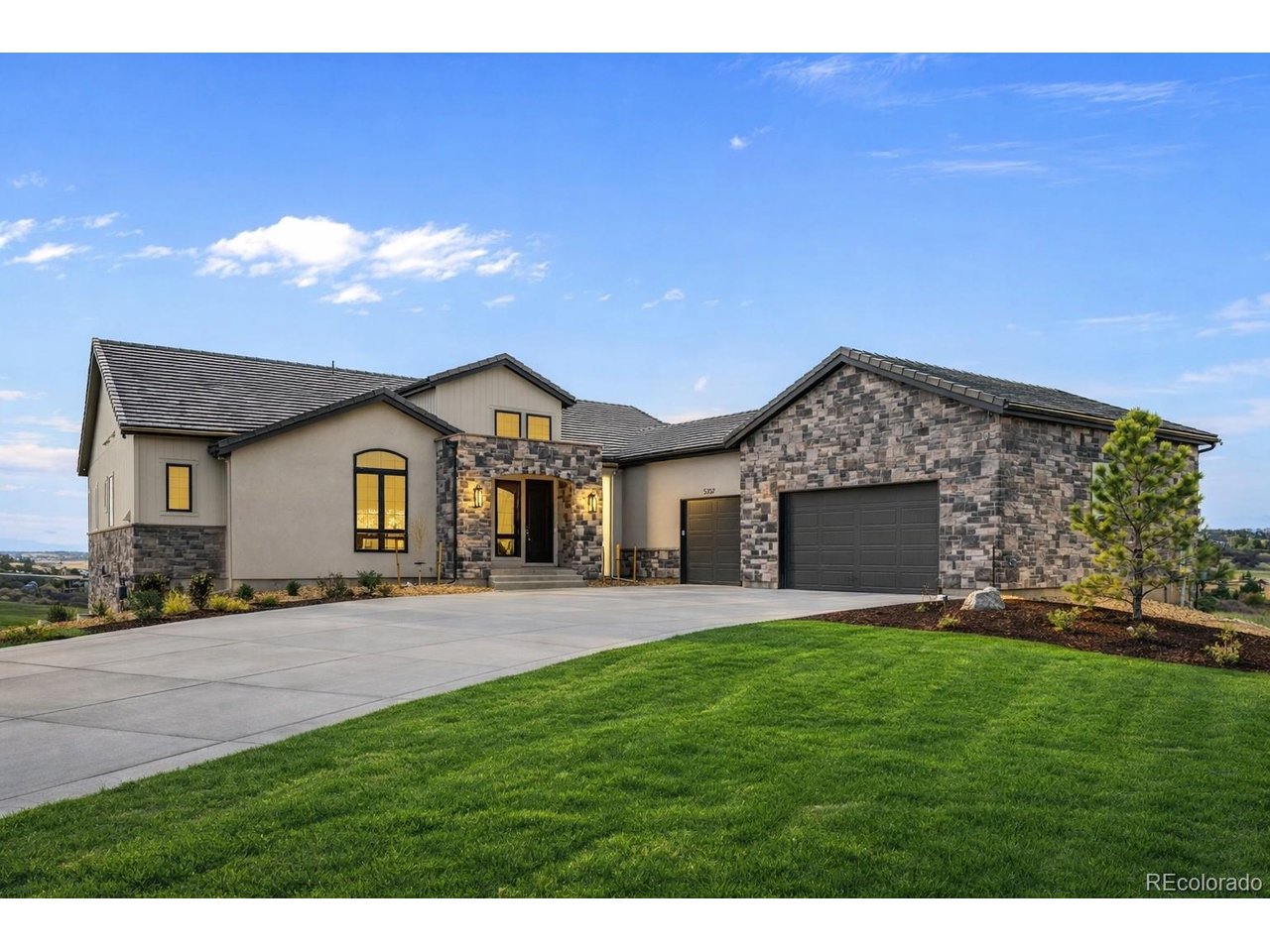 5357 Soledad Cir — photo