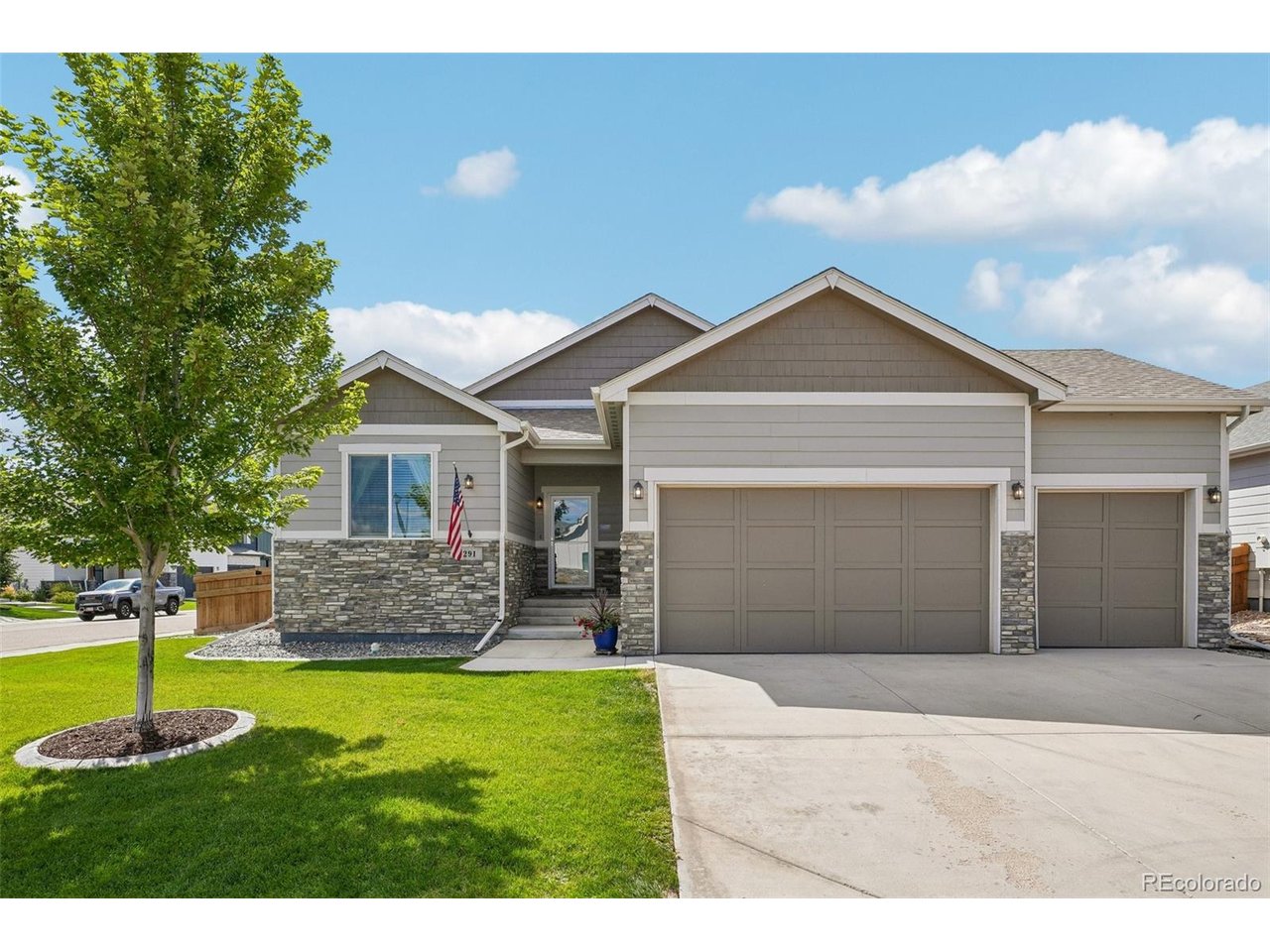 291 Saskatoon Dr — photo