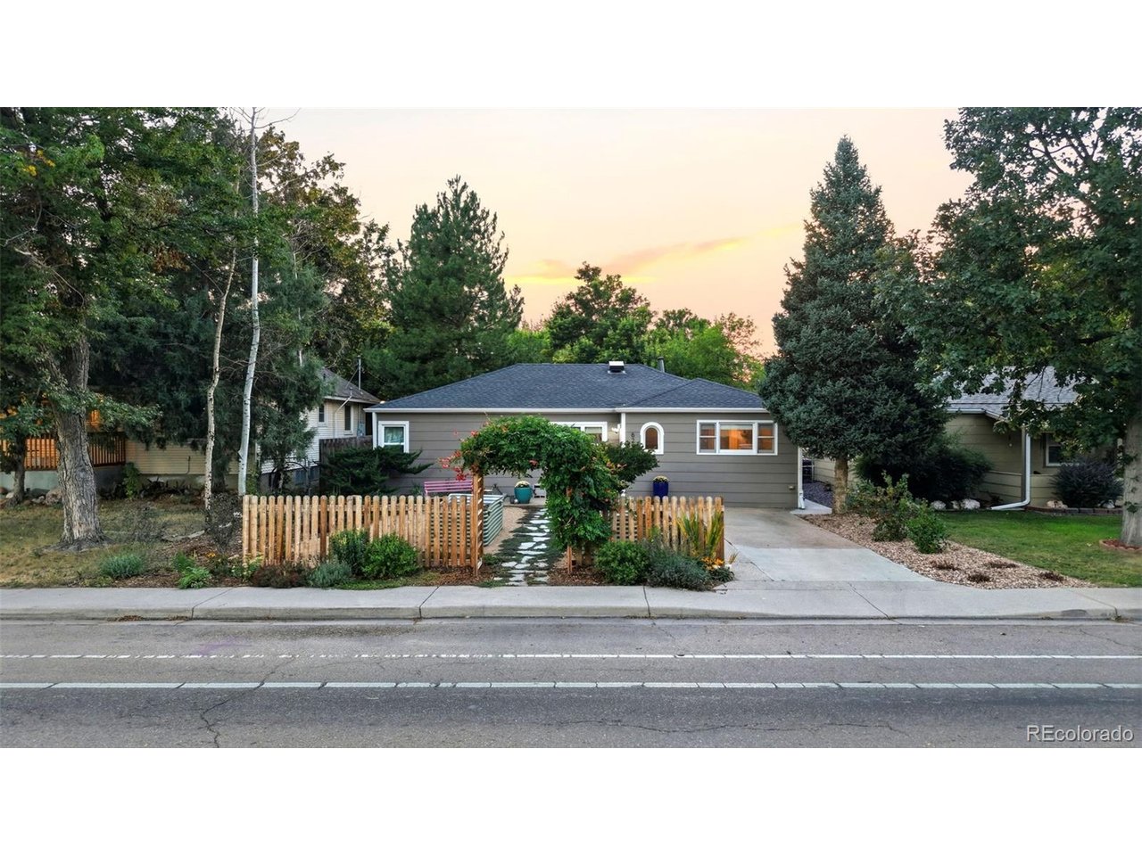 625 Martin St — photo