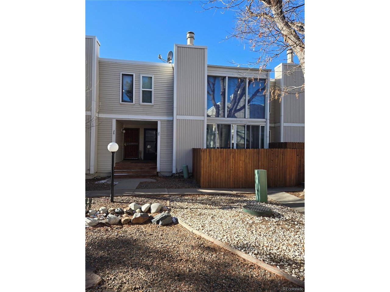 1050 S Monaco Pkwy 25 — photo