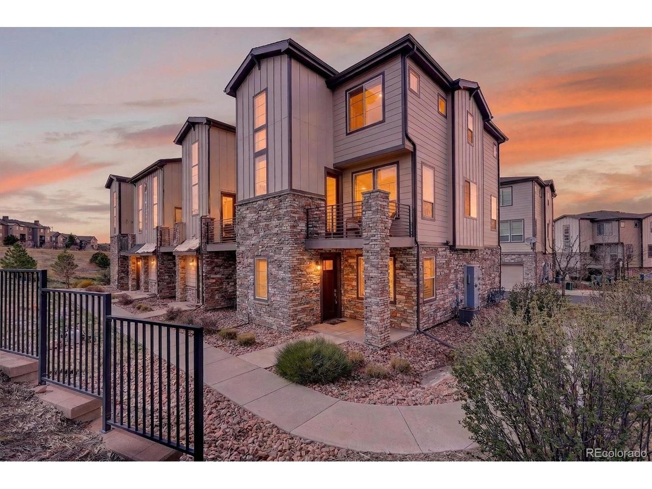 1592 Castle Creek Cir — photo