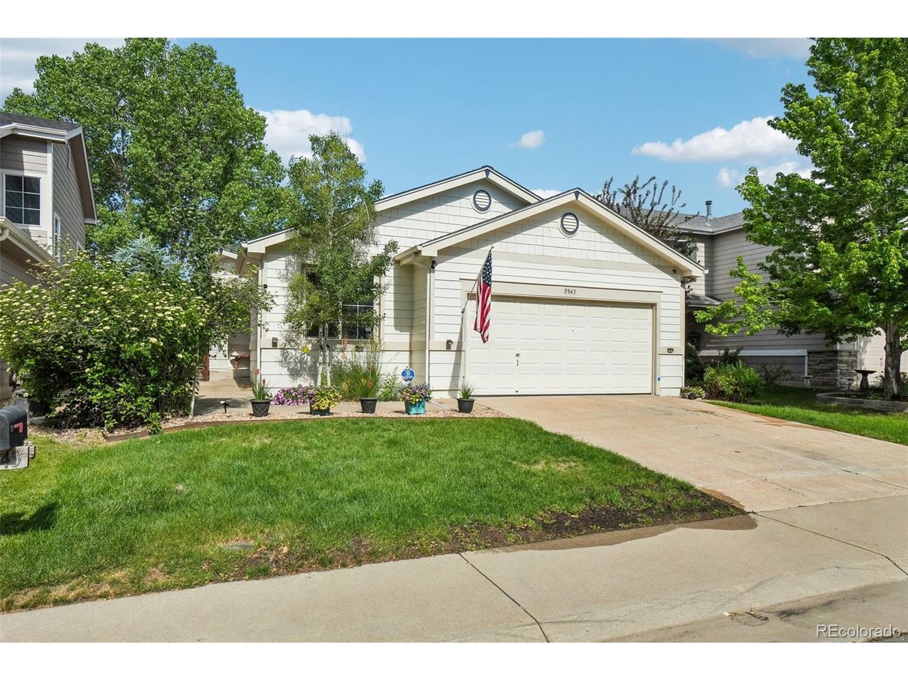 5943 S Waco Ct — photo