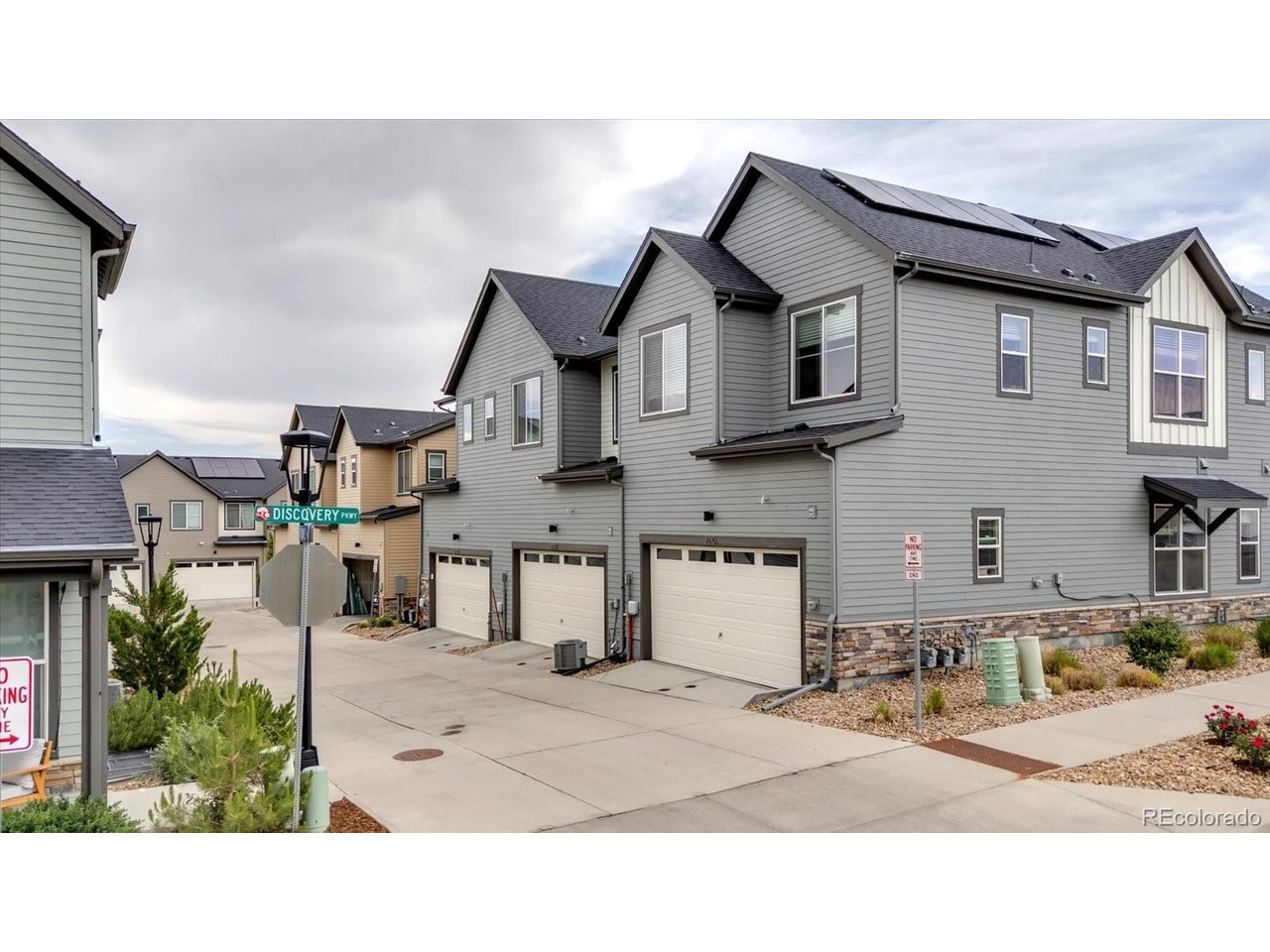 2214 Central Park Way — photo