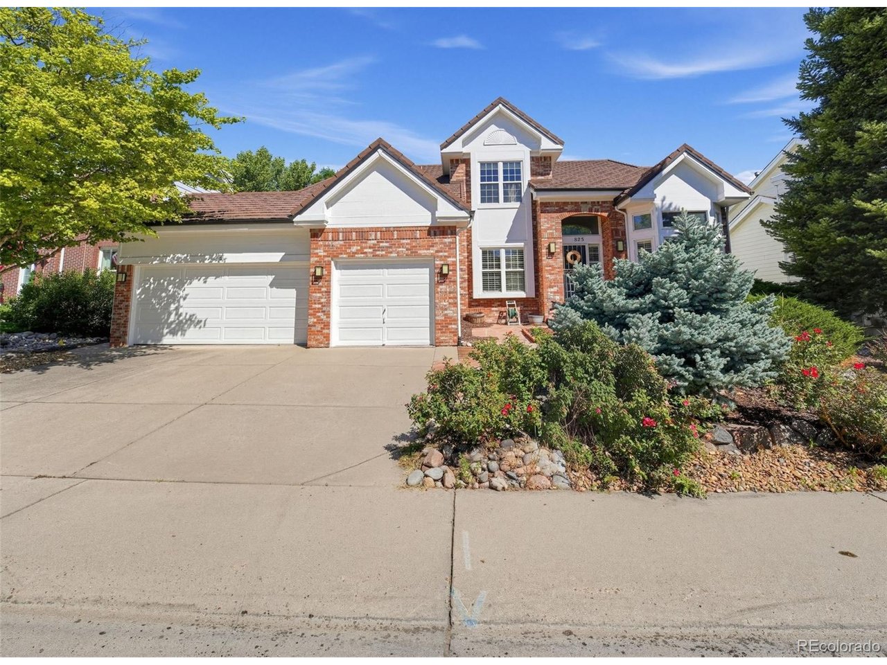 825 Huntington Dr — photo