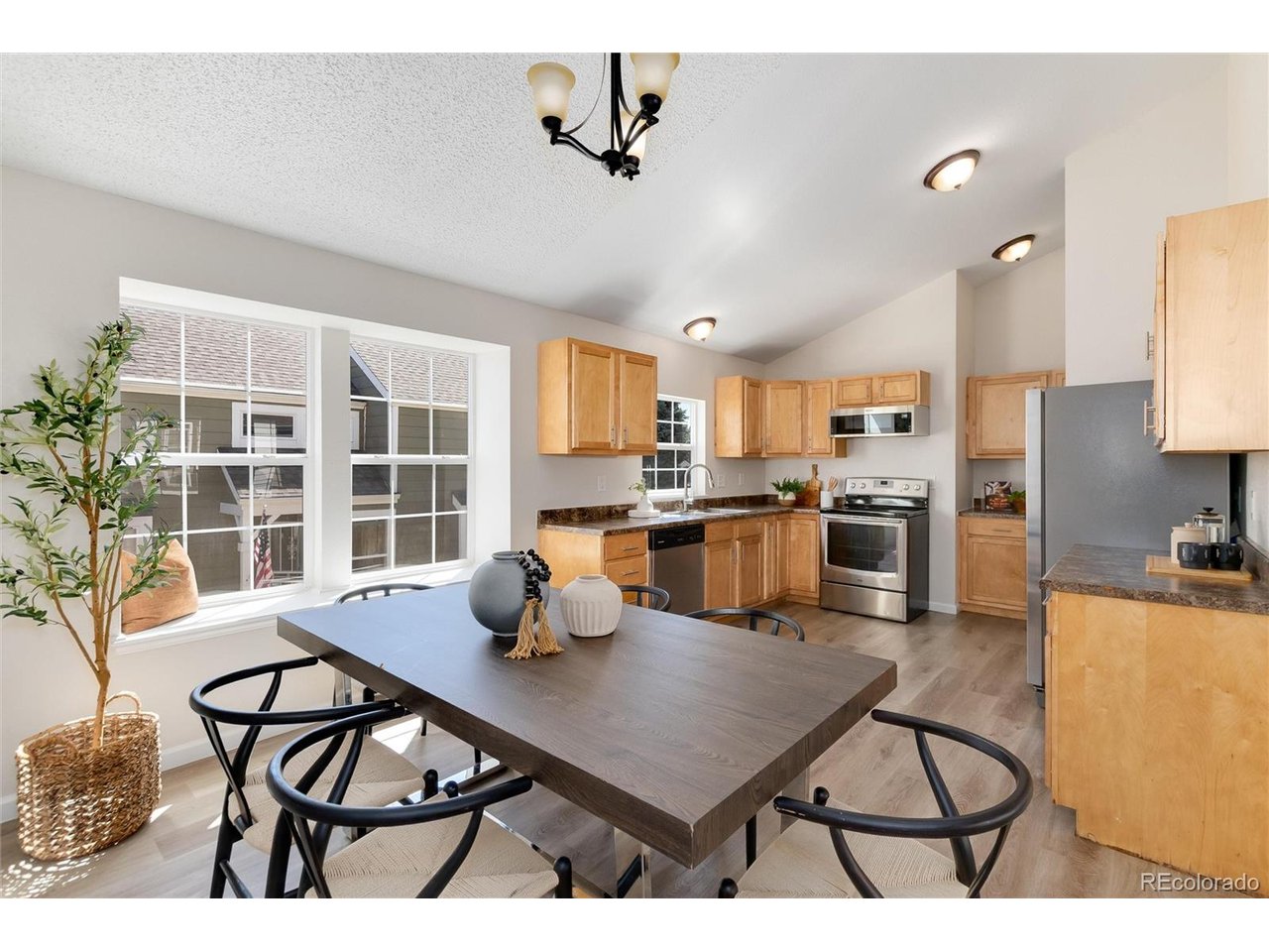 9734 W Elmhurst Pl — photo