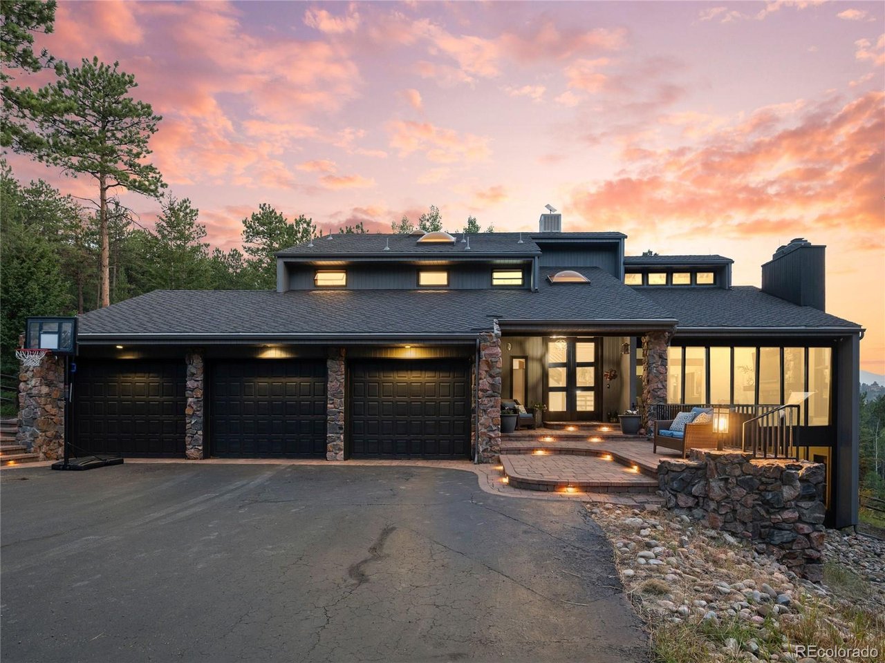 571 Sundown Ln — photo