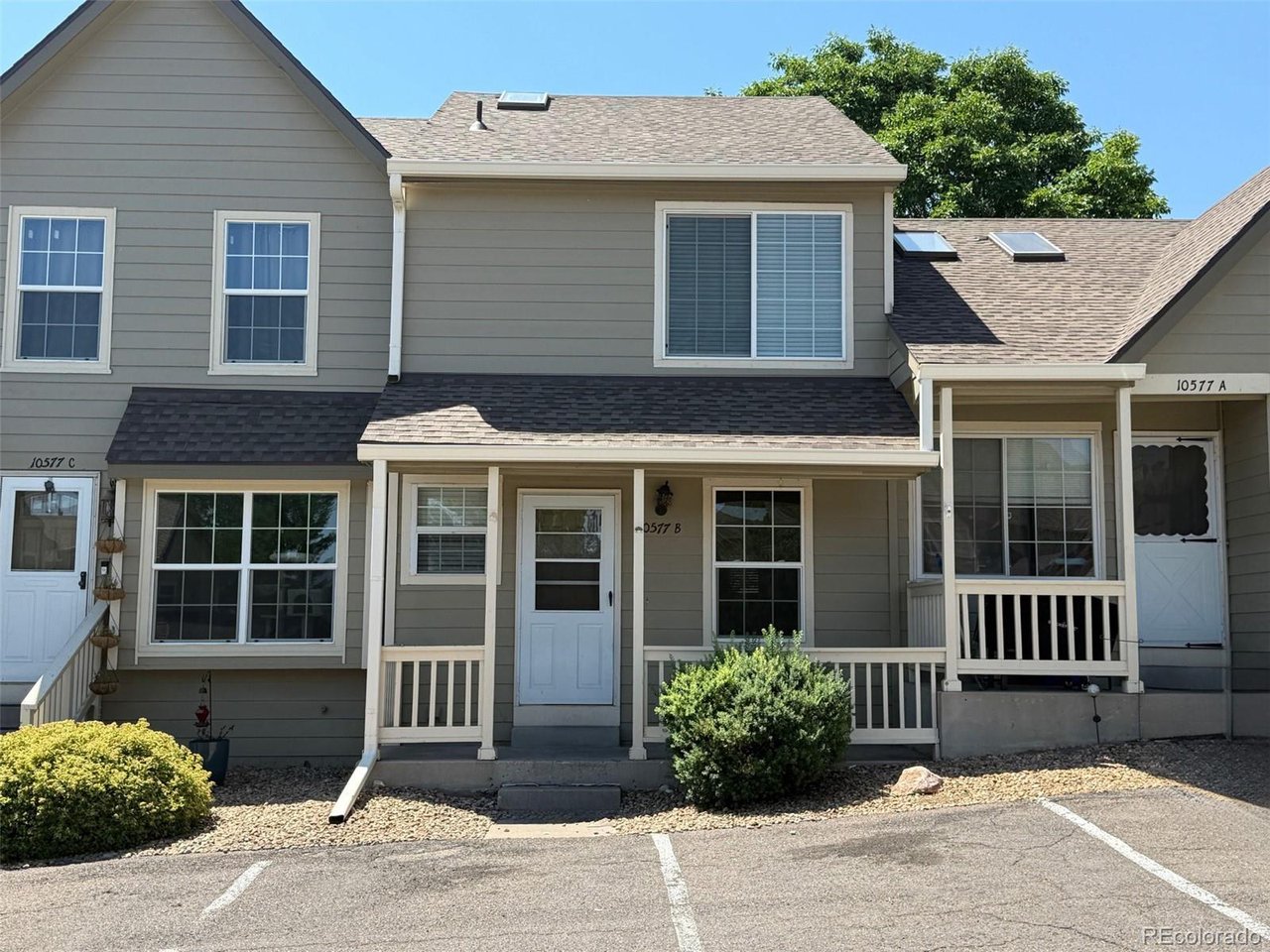 10577 W Maplewood Dr B — photo