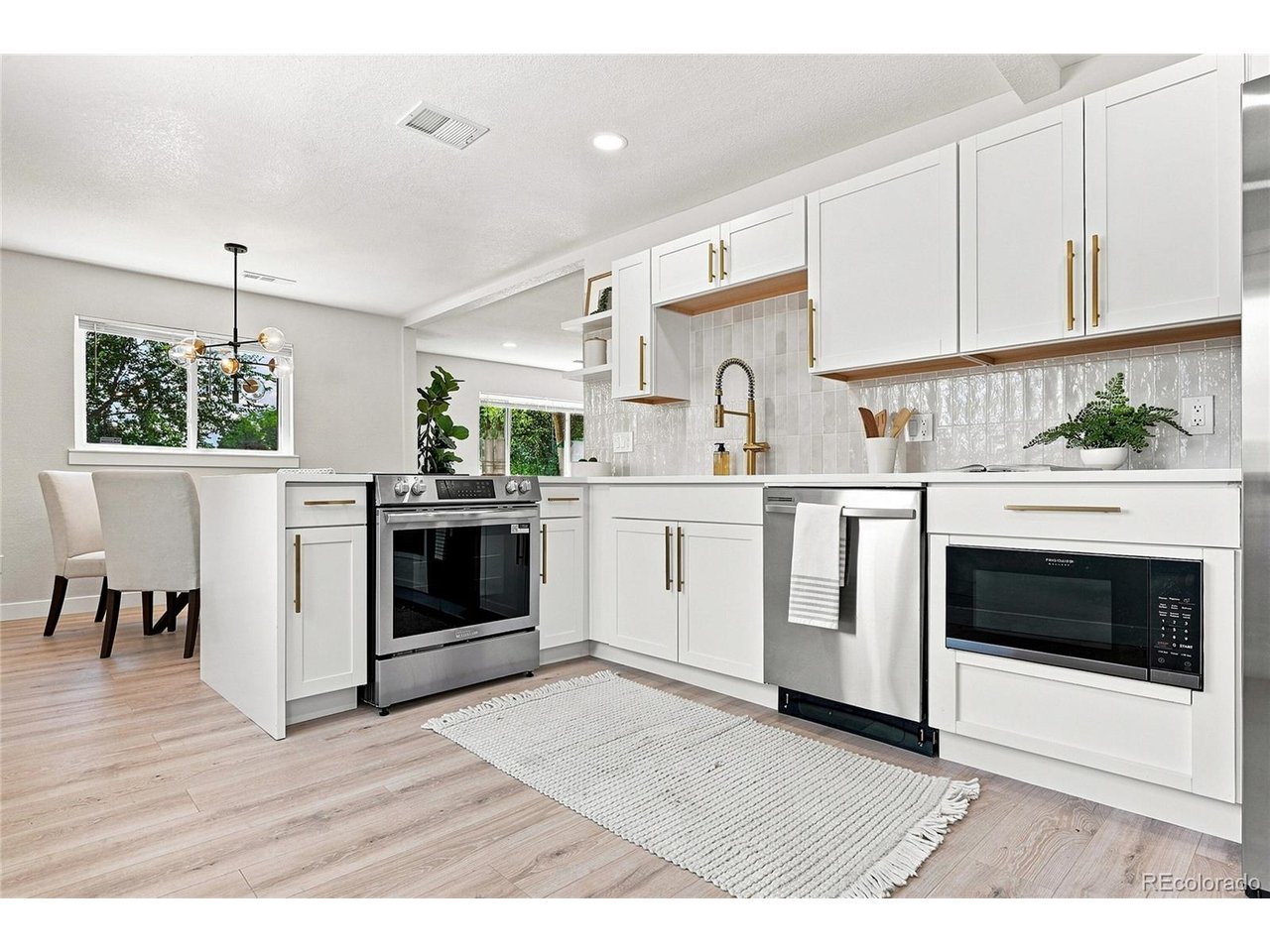 1430 Locust Pl — photo